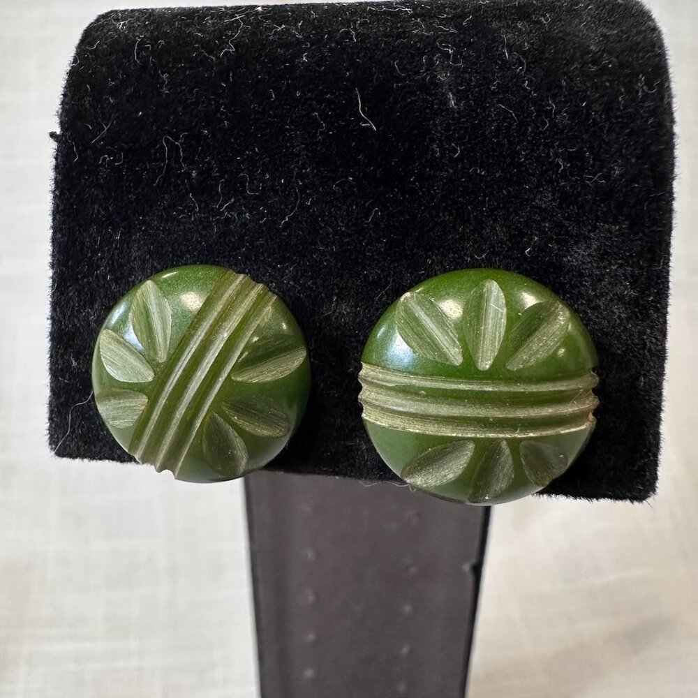 Vintage Art Deco Carved Spinach Green Button Style Bakelite Clip On Earrings